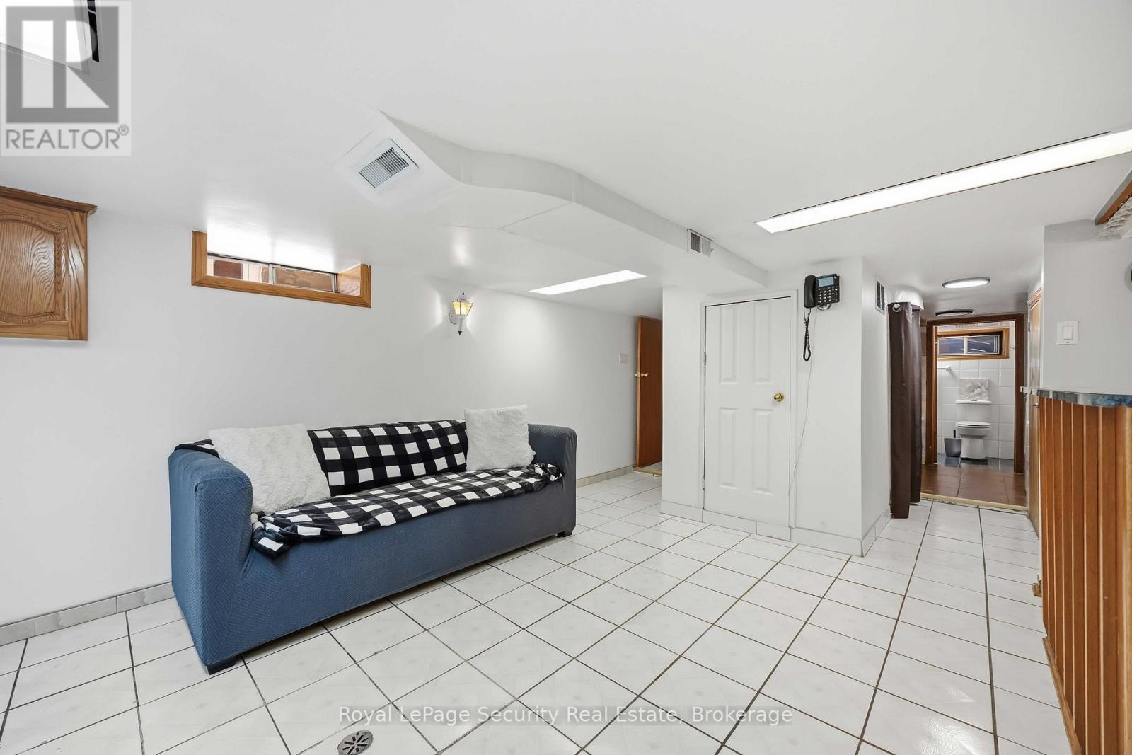 22 Millicent Street, Toronto, Ontario  M6H 1W4 - Photo 36 - W12976584