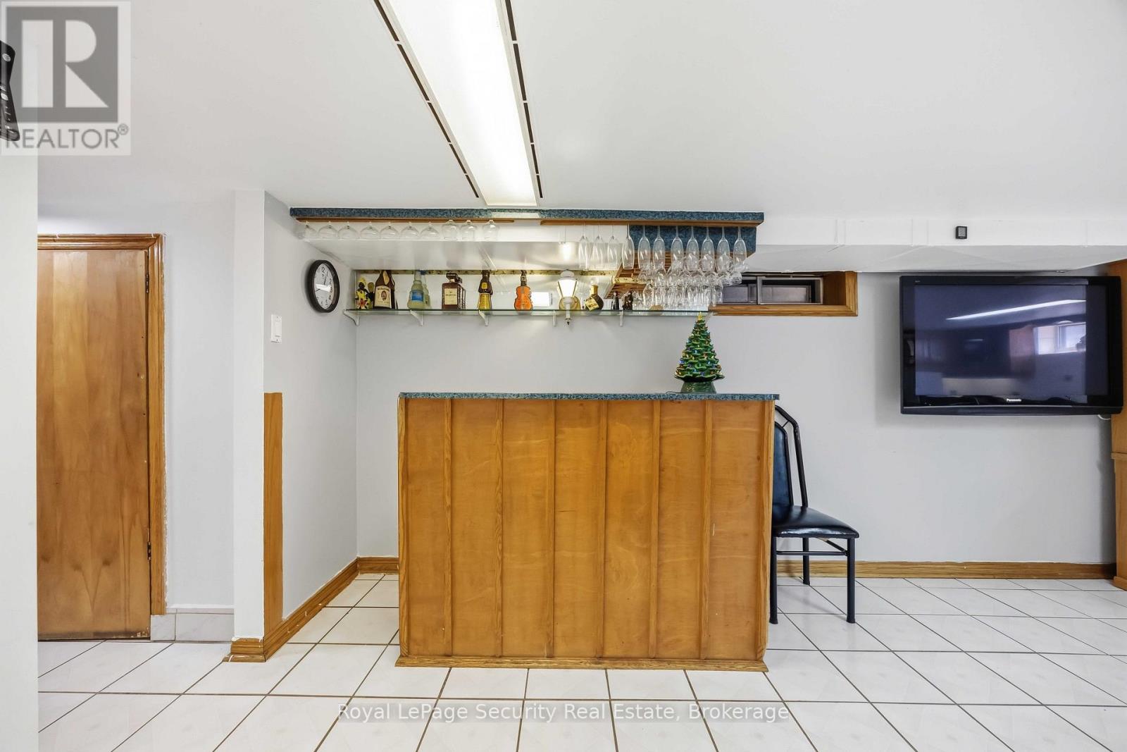 22 Millicent Street, Toronto, Ontario  M6H 1W4 - Photo 37 - W12976584