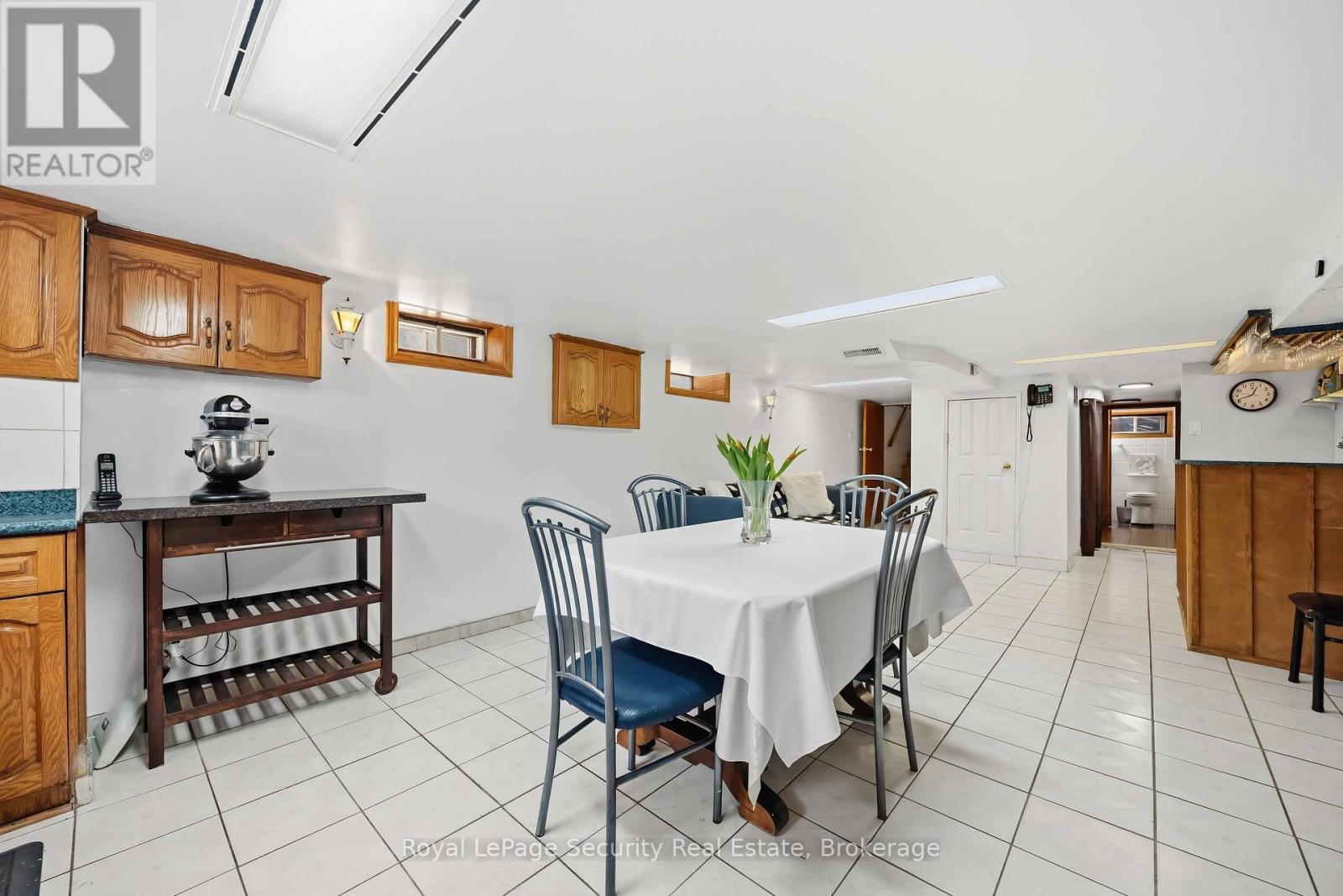 22 Millicent Street, Toronto, Ontario  M6H 1W4 - Photo 38 - W12976584