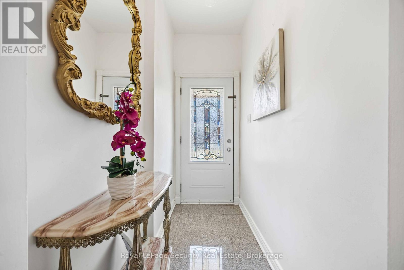 22 Millicent Street, Toronto, Ontario  M6H 1W4 - Photo 4 - W12976584