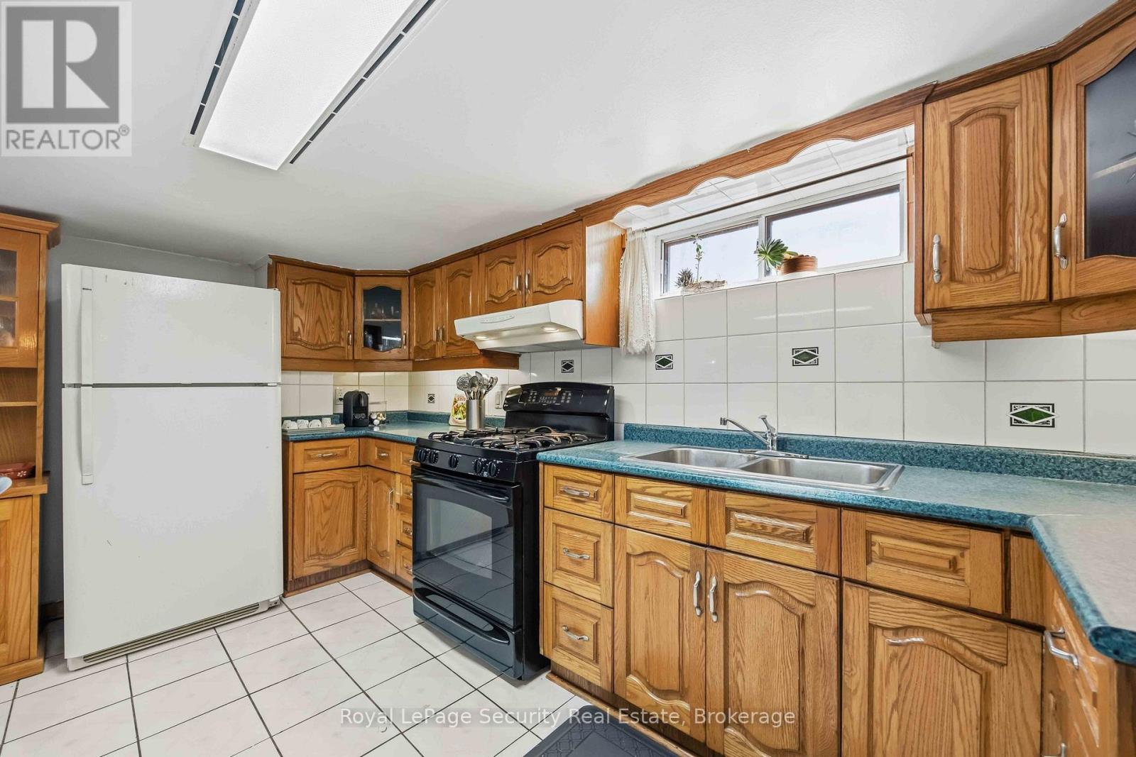 22 Millicent Street, Toronto, Ontario  M6H 1W4 - Photo 40 - W12976584