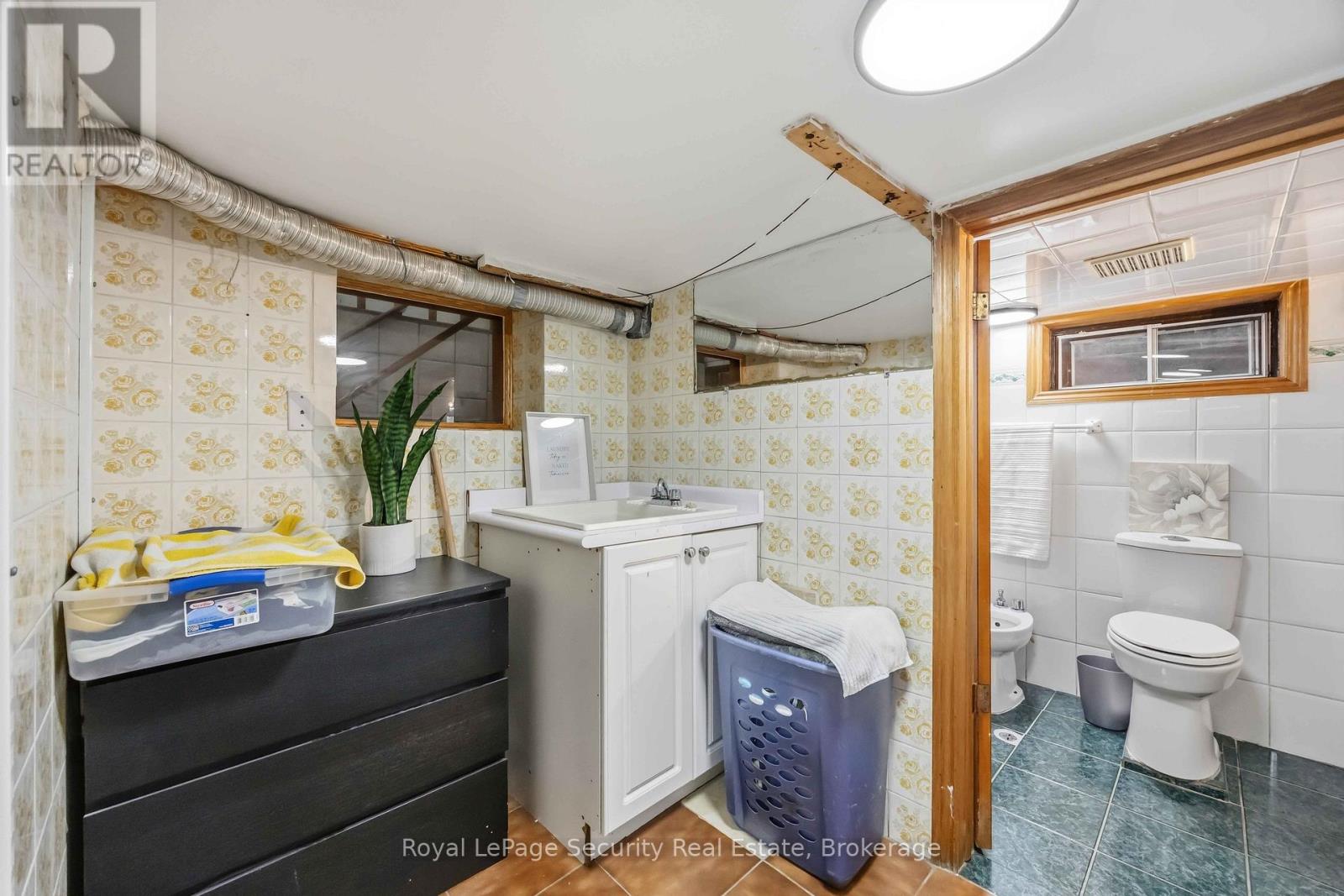 22 Millicent Street, Toronto, Ontario  M6H 1W4 - Photo 42 - W12976584