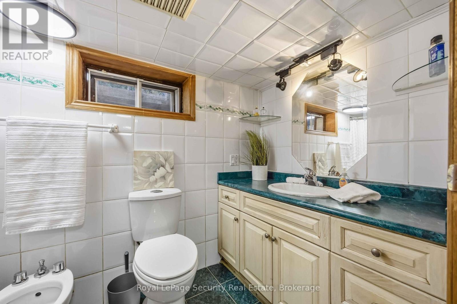 22 Millicent Street, Toronto, Ontario  M6H 1W4 - Photo 43 - W12976584