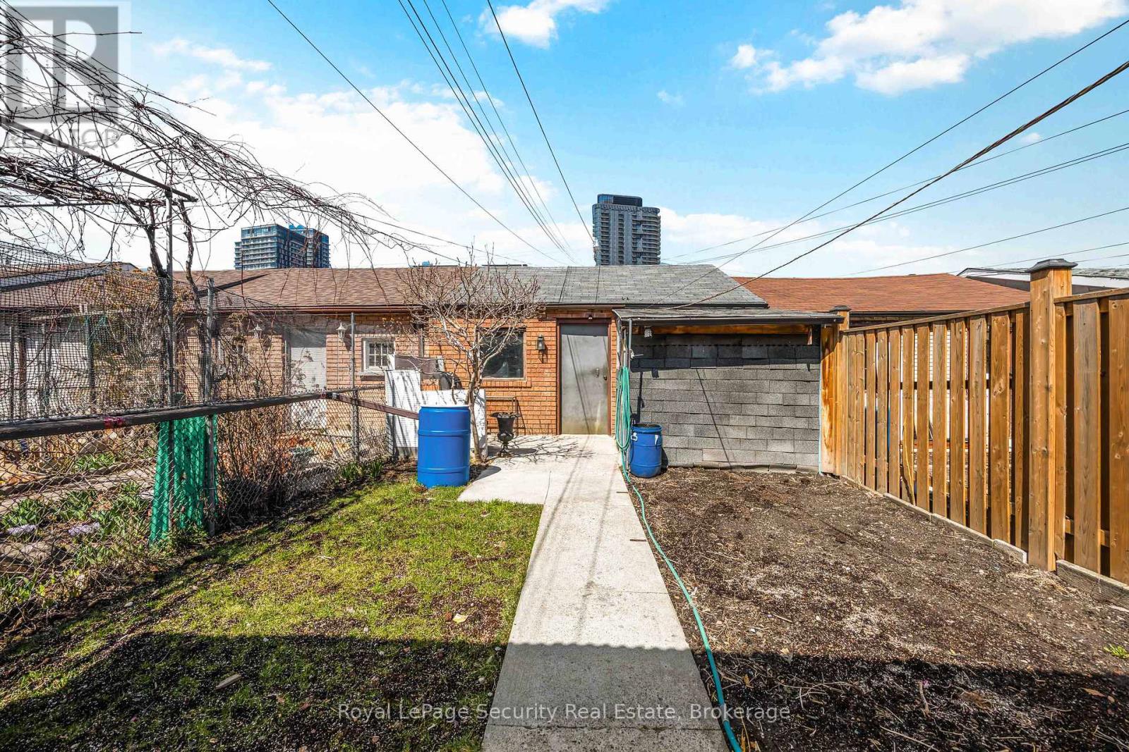22 Millicent Street, Toronto, Ontario  M6H 1W4 - Photo 47 - W12976584