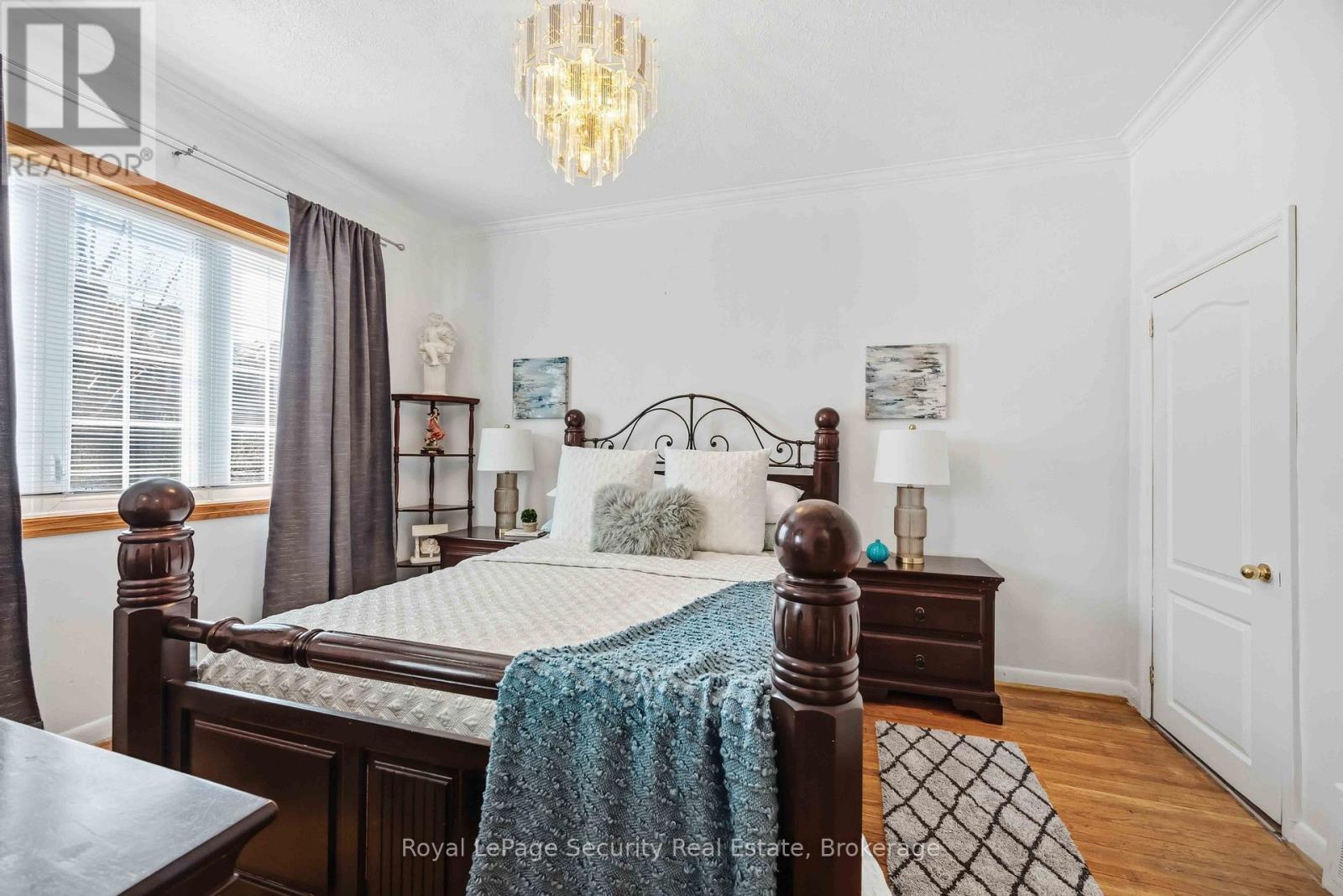 22 Millicent Street, Toronto, Ontario  M6H 1W4 - Photo 6 - W12976584