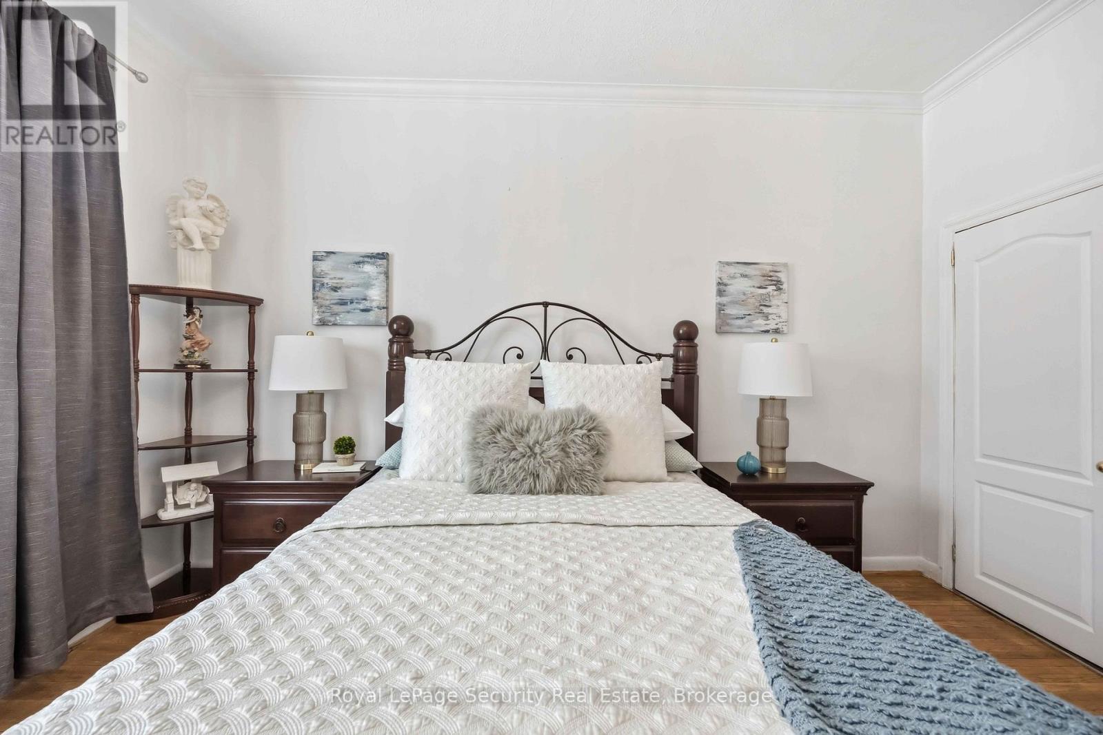 22 Millicent Street, Toronto, Ontario  M6H 1W4 - Photo 7 - W12976584