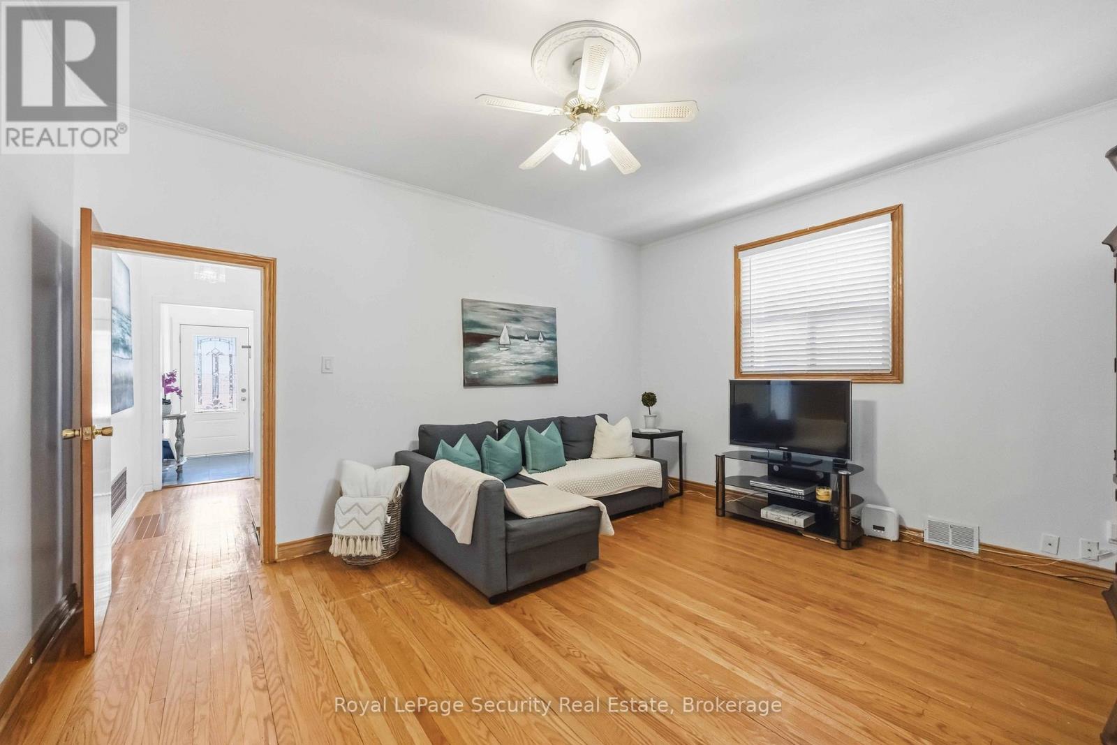 22 Millicent Street, Toronto, Ontario  M6H 1W4 - Photo 9 - W12976584