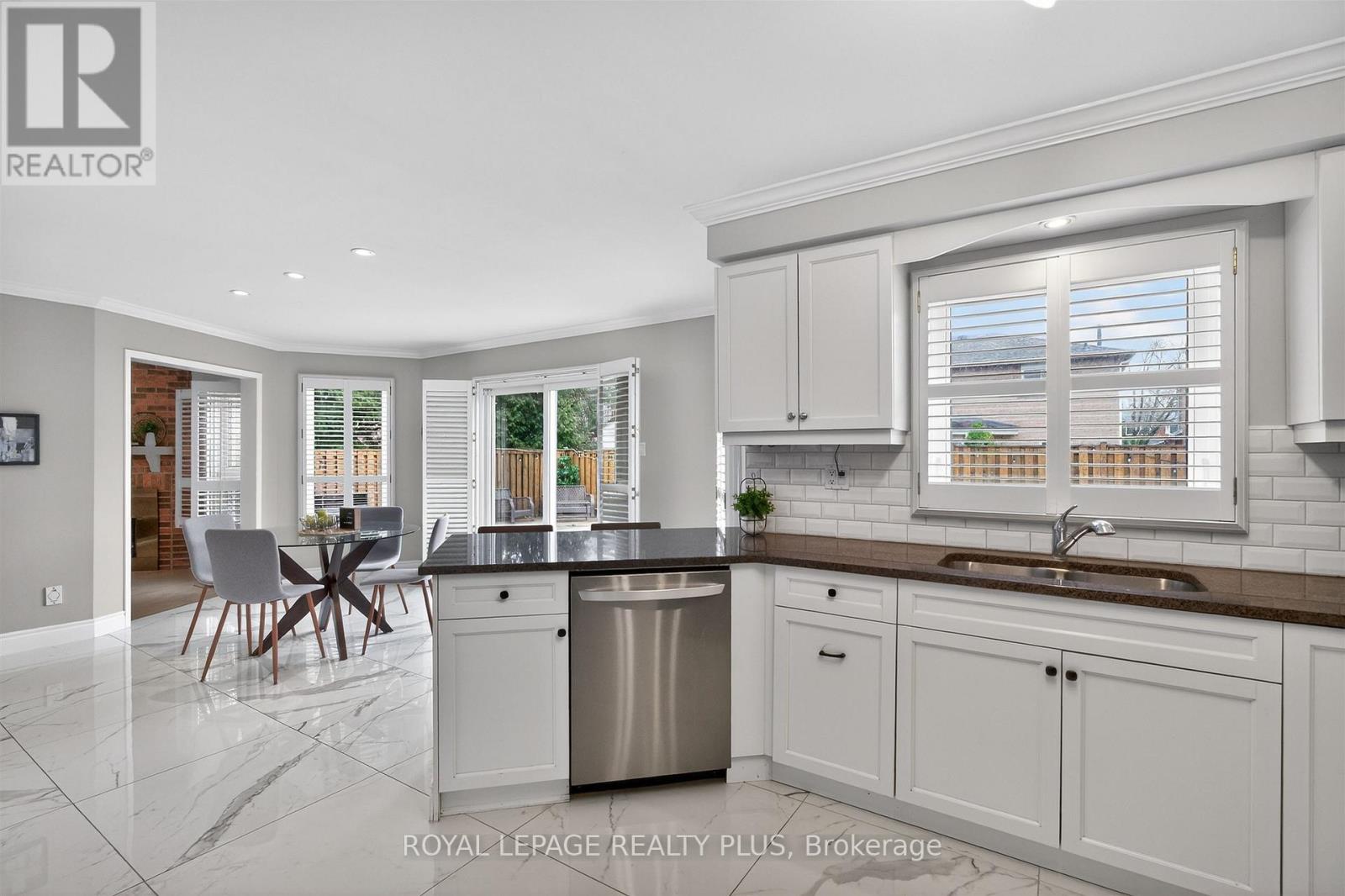 314 Leacock Avenue, Oakville, Ontario  L6H 5J1 - Photo 11 - W12976606