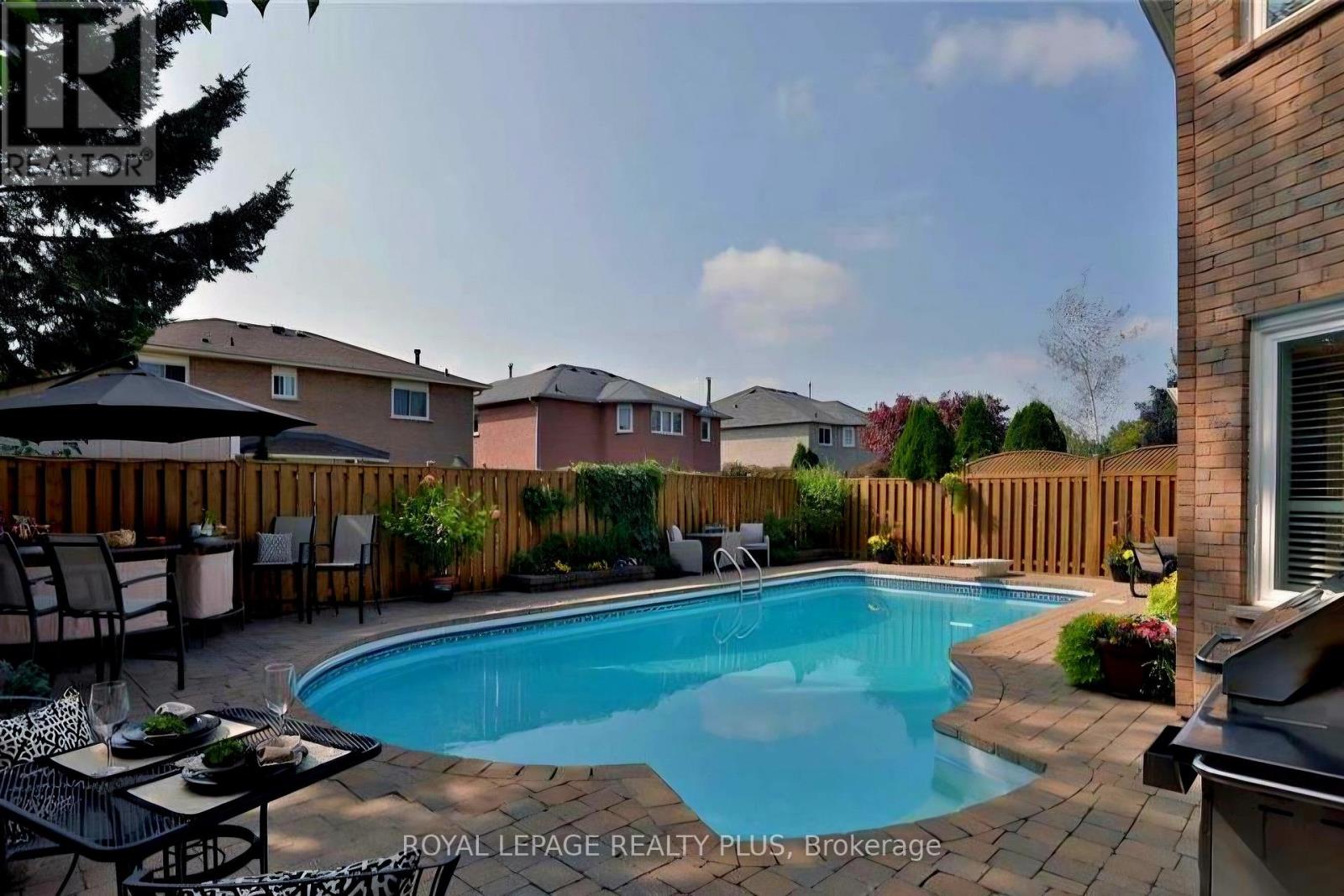 314 Leacock Avenue, Oakville, Ontario  L6H 5J1 - Photo 3 - W12976606