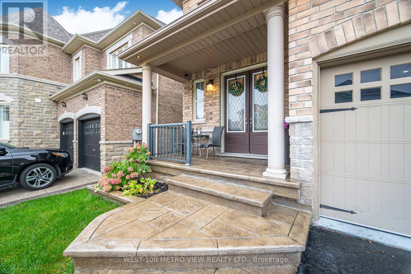 4 Ivor Crescent, Brampton, Ontario  L7A 4L5 - Photo 2 - W12976608