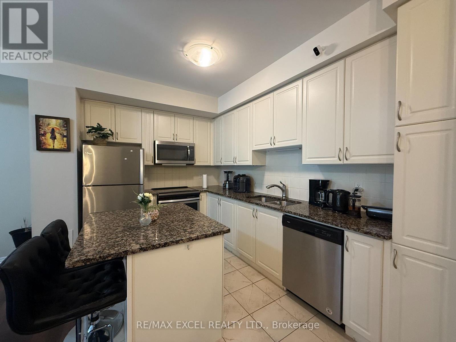 86 - 15 Applewood Lane, Toronto, Ontario  M9C 0C1 - Photo 4 - W12976618