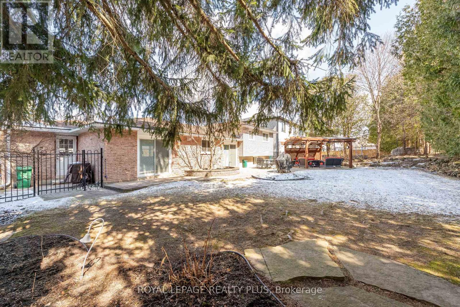 26 Larry Street, Caledon, Ontario  L7C 1K8 - Photo 34 - W12976666