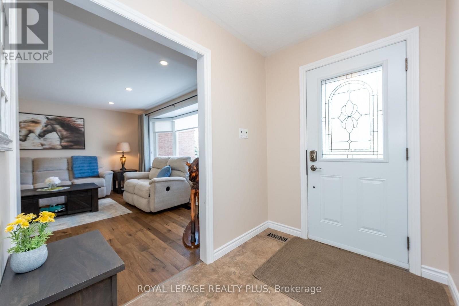 26 Larry Street, Caledon, Ontario  L7C 1K8 - Photo 6 - W12976666