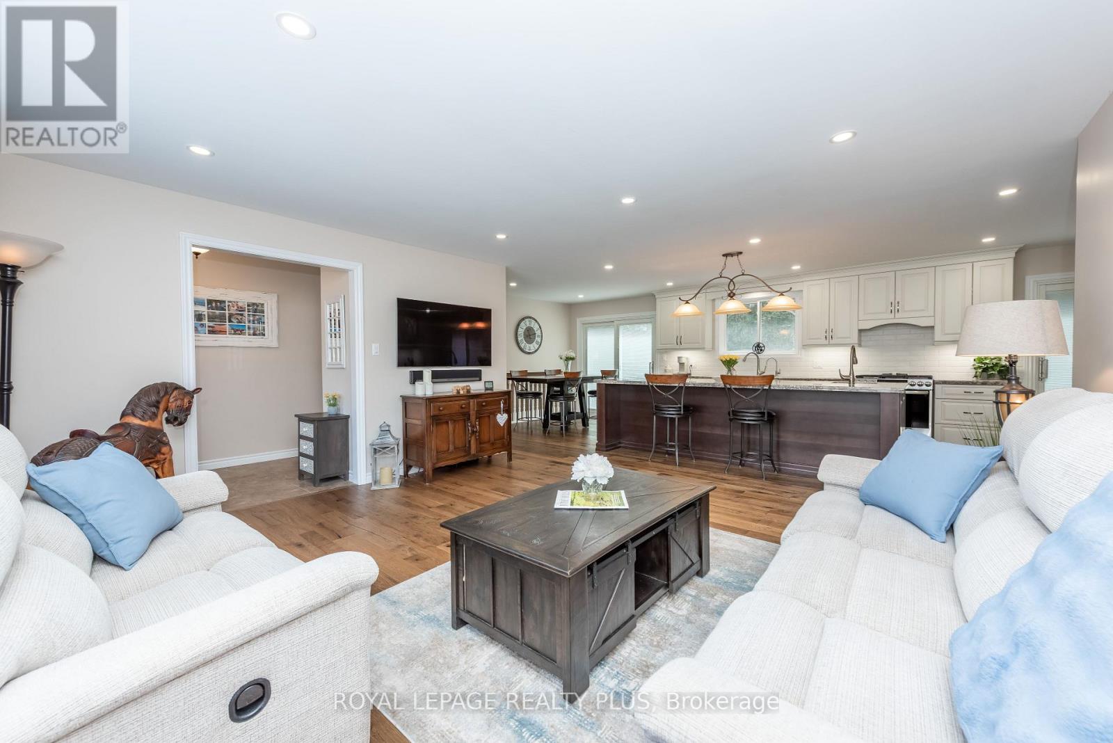 26 Larry Street, Caledon, Ontario  L7C 1K8 - Photo 8 - W12976666