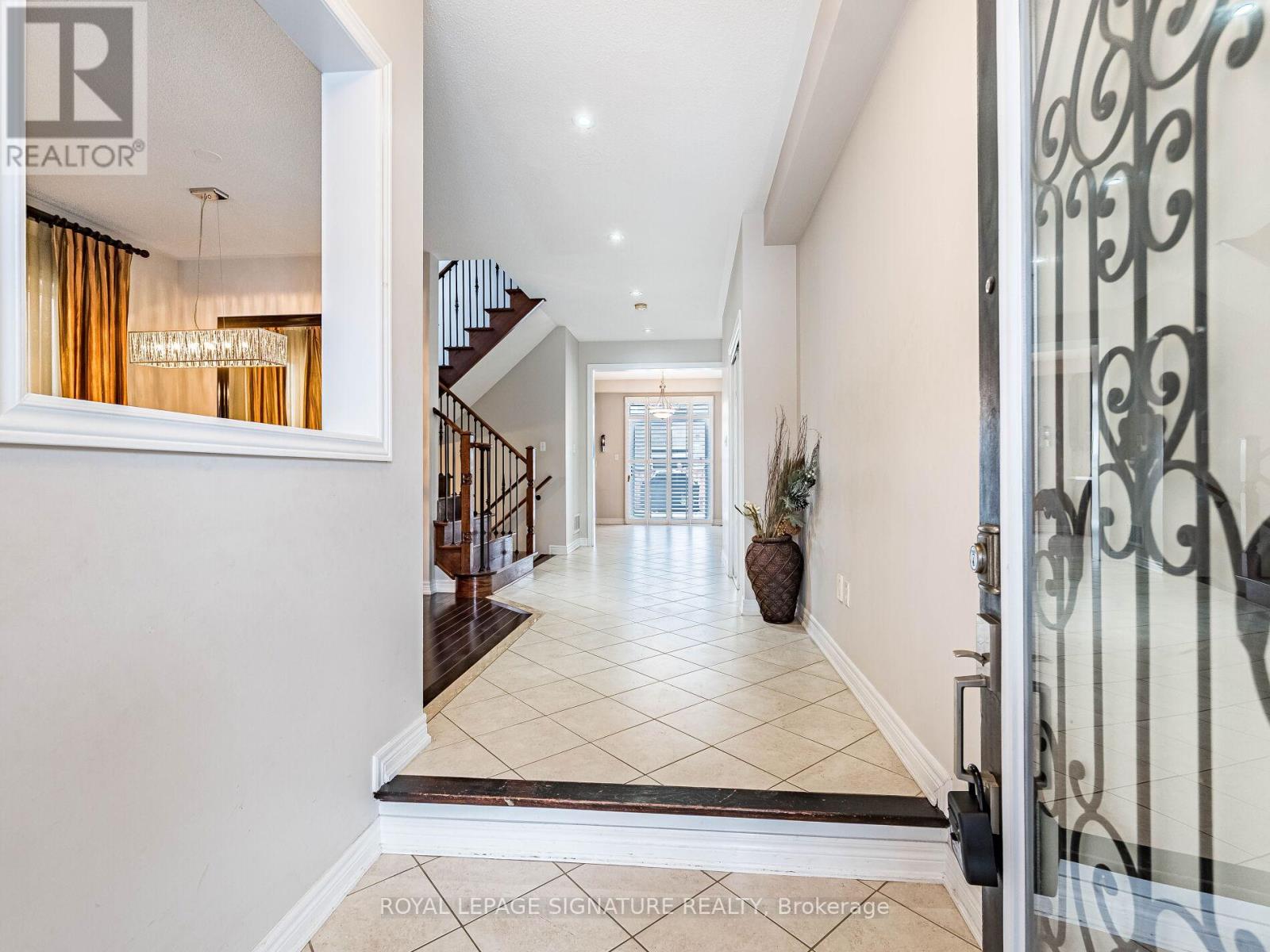 27 Permafrost Drive, Brampton, Ontario  L6R 3M4 - Photo 4 - W12976700