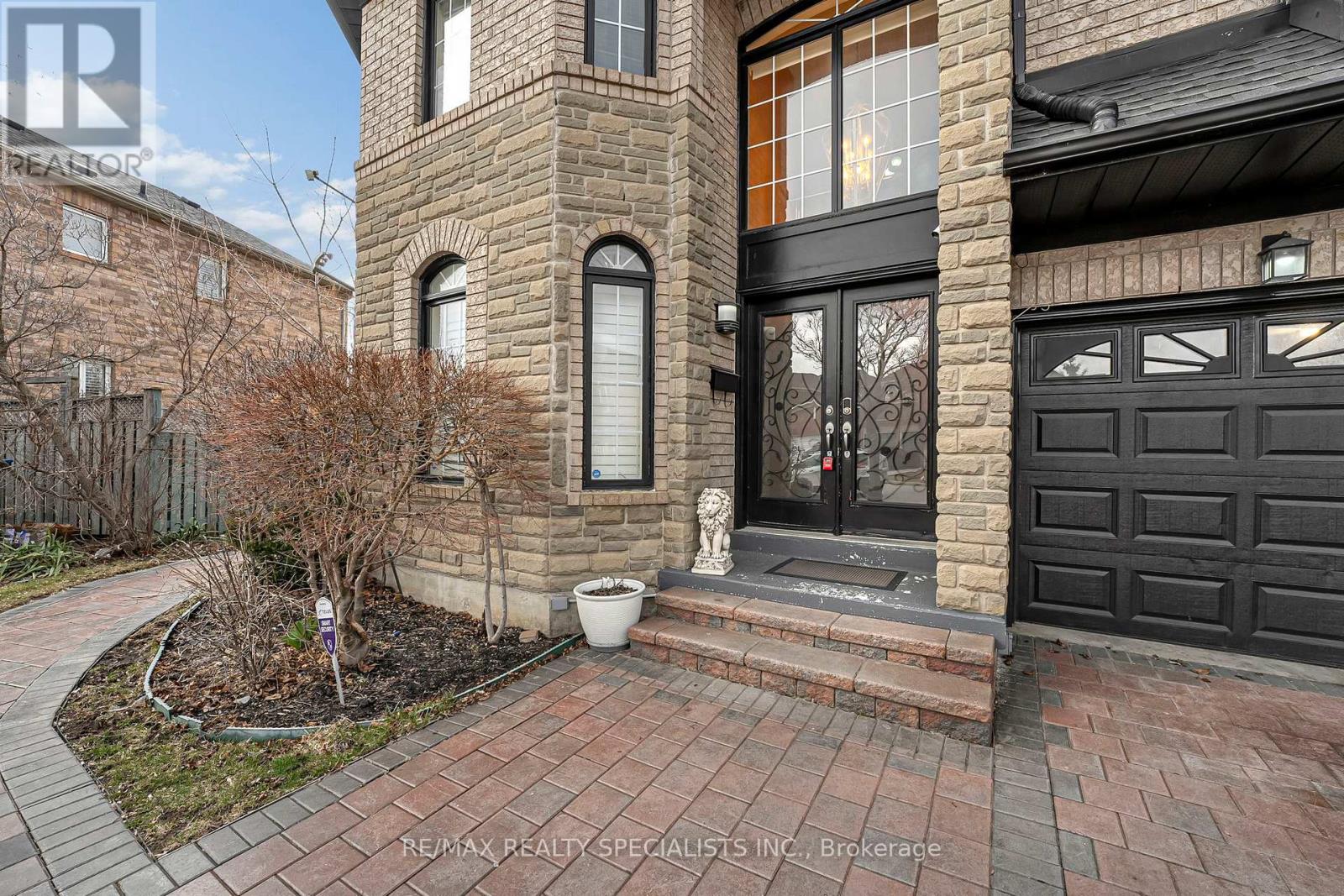 20 Silktop Trail, Brampton, Ontario  L6R 2K4 - Photo 5 - W12976760