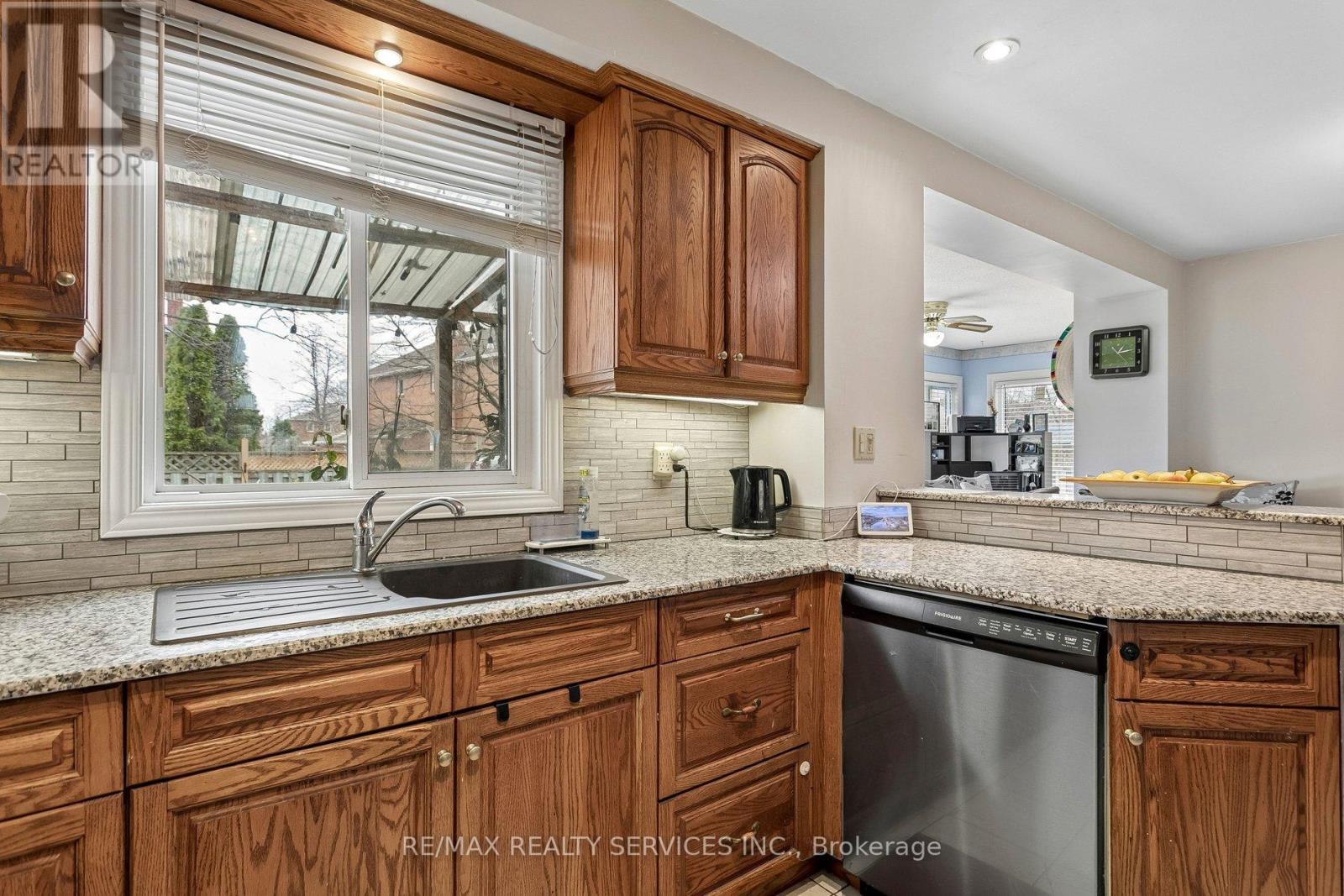 16 Major William Sharpe Drive E, Brampton, Ontario  L6X 3K3 - Photo 17 - W12976788