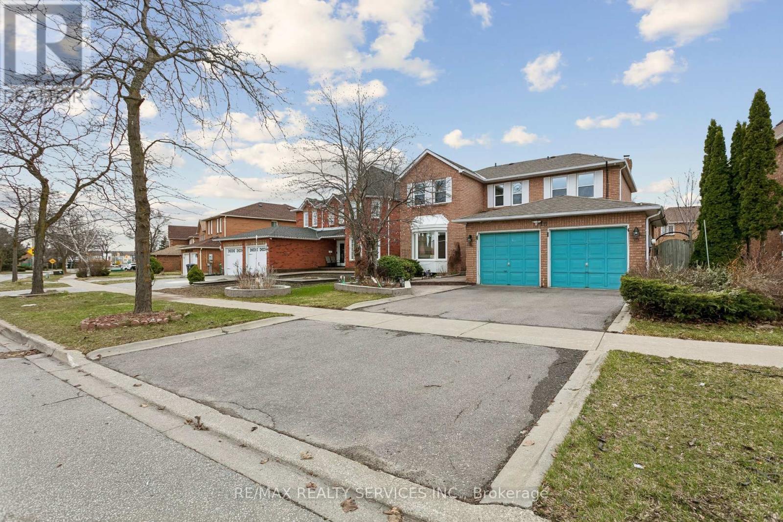 16 Major William Sharpe Drive E, Brampton, Ontario  L6X 3K3 - Photo 2 - W12976788