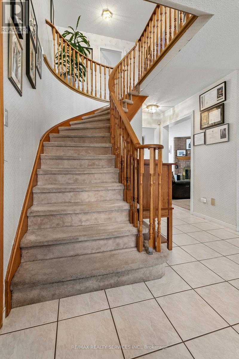 16 Major William Sharpe Drive E, Brampton, Ontario  L6X 3K3 - Photo 22 - W12976788