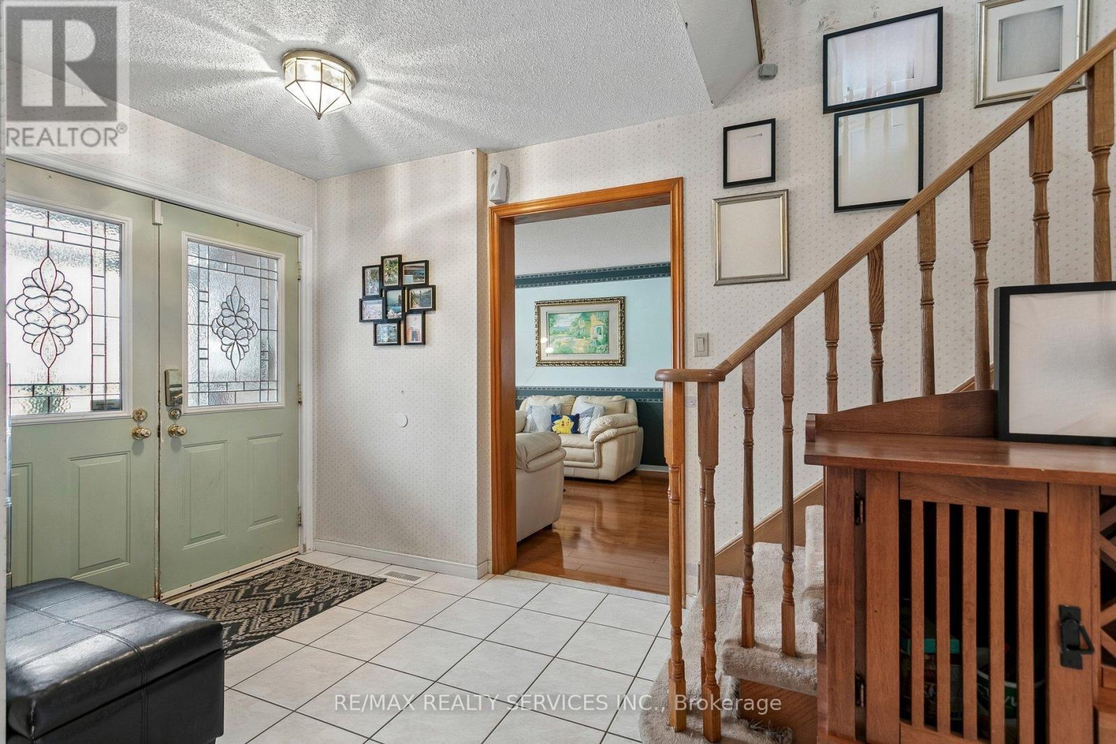 16 Major William Sharpe Drive E, Brampton, Ontario  L6X 3K3 - Photo 4 - W12976788