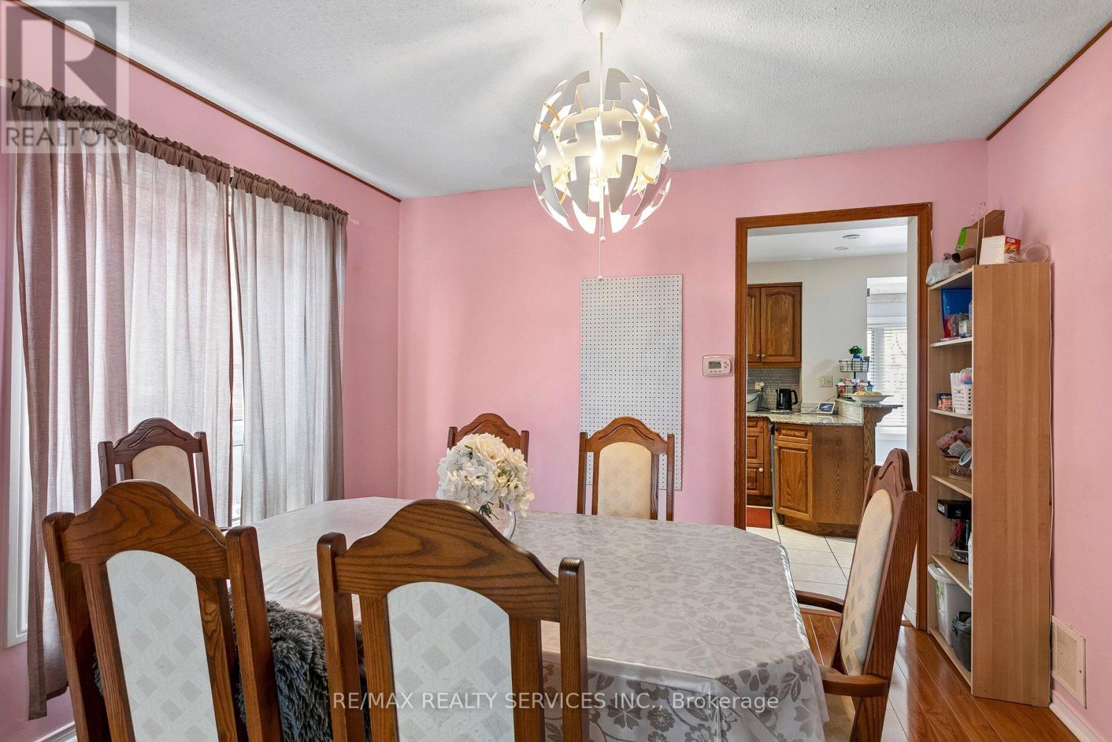 16 Major William Sharpe Drive E, Brampton, Ontario  L6X 3K3 - Photo 8 - W12976788