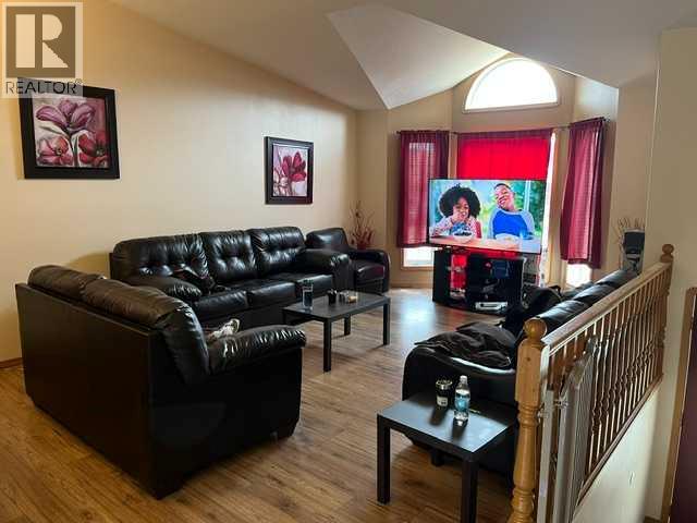 804 10 Street, Fox Creek, Alberta  T0H 1P0 - Photo 7 - A2300237