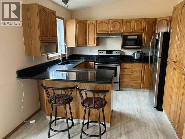 804 10 Street, Fox Creek, Alberta  T0H 1P0 - Photo 3 - A2300237