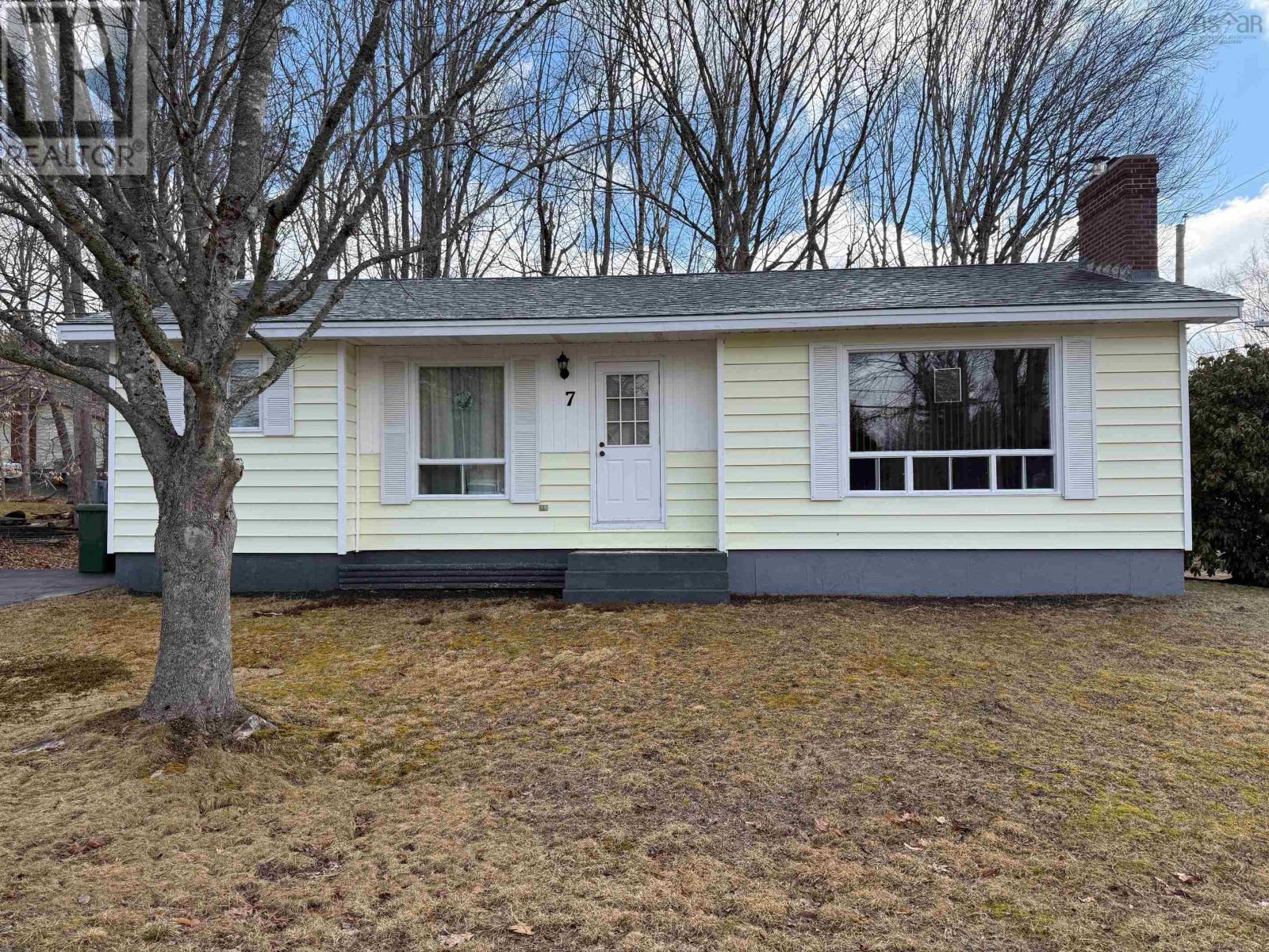 7 Pinehurst Avenue, Bridgewater, Nova Scotia  B4V 3G6 - Photo 2 - 202606805