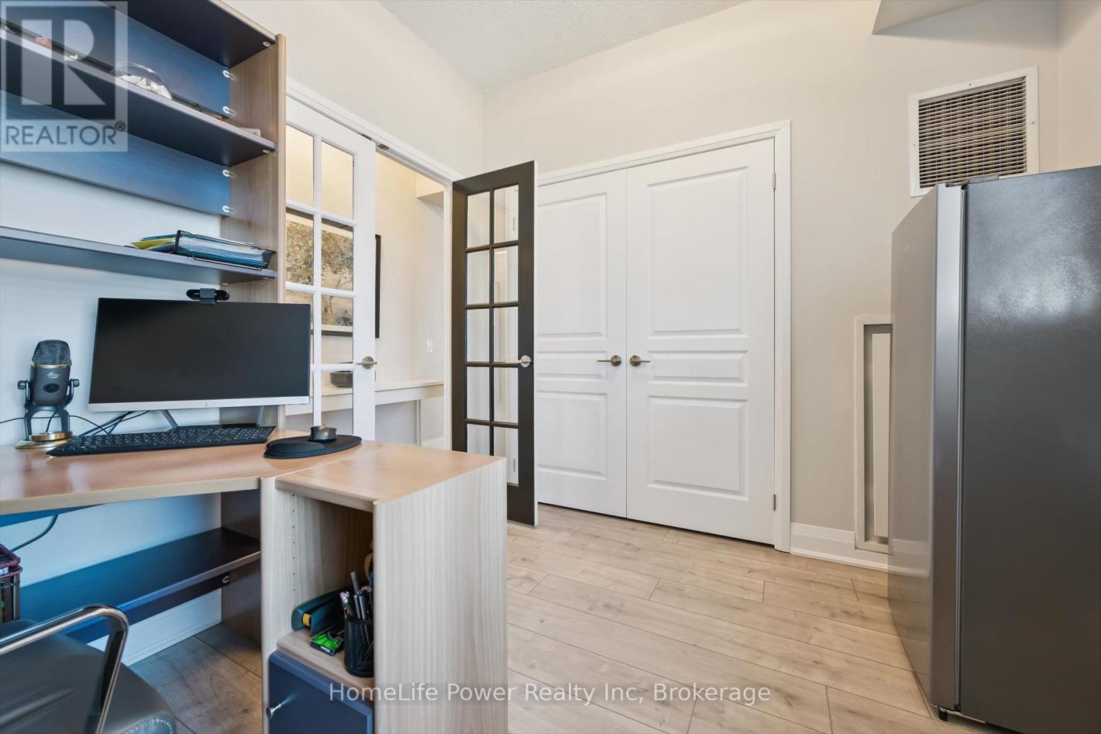 1201 - 1 Hurontario Street, Mississauga, Ontario L5G 0A3 - Photo 33 - W12977002