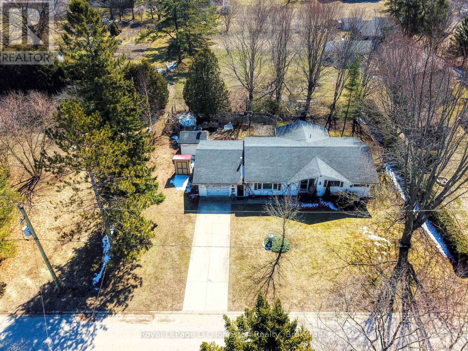 121 Edward Street, Saugeen Shores, Ontario  N0H 2L0 - Photo 3 - X12976912