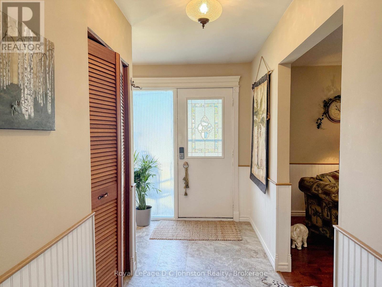 121 Edward Street, Saugeen Shores, Ontario  N0H 2L0 - Photo 6 - X12976912