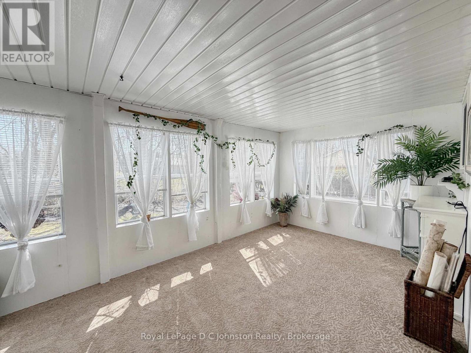 121 Edward Street, Saugeen Shores, Ontario  N0H 2L0 - Photo 9 - X12976912