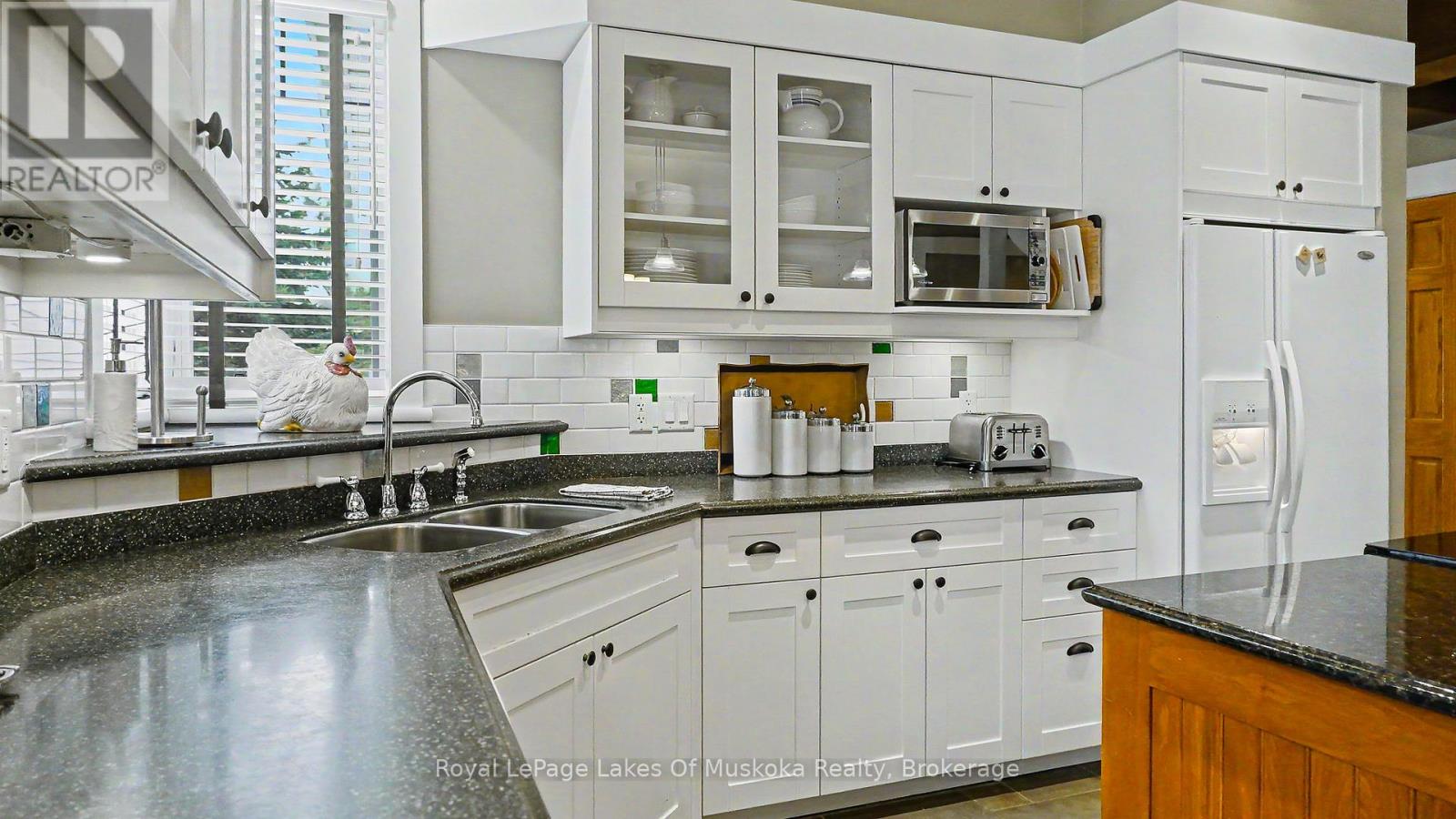 VILLA 1  WEEK 9 - 1020 BIRCH GLEN ROAD, Lake of Bays, Ontario