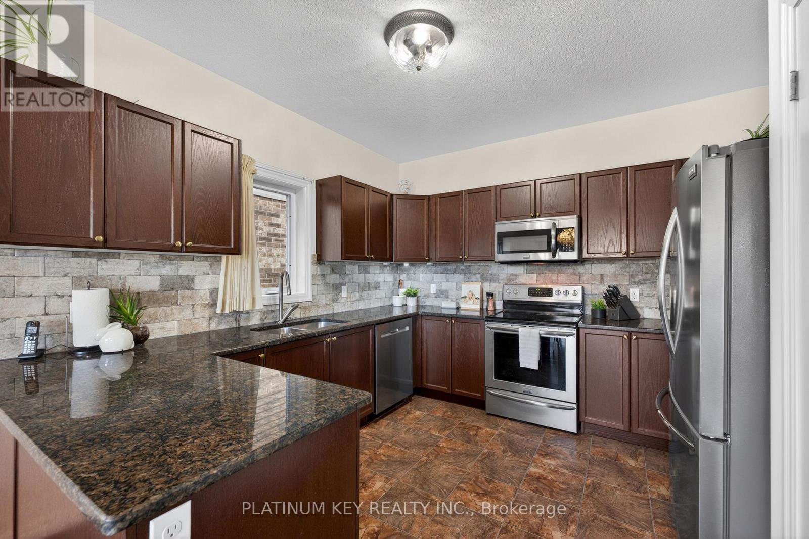 2682 Tokala Trail, London North, Ontario  N6G 5B4 - Photo 10 - X12976922