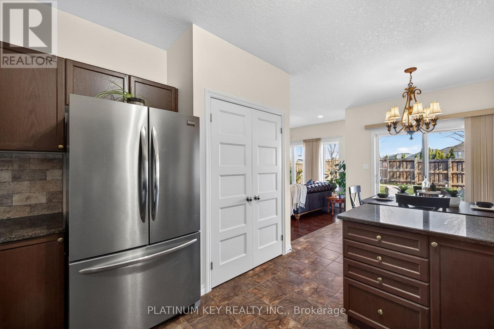 2682 Tokala Trail, London North, Ontario  N6G 5B4 - Photo 11 - X12976922