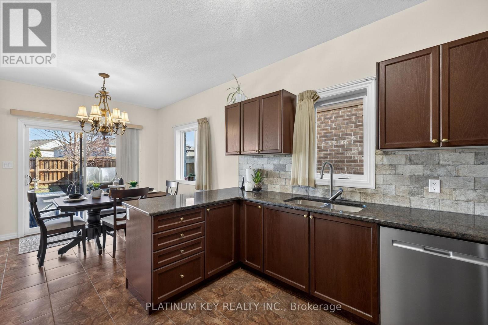 2682 Tokala Trail, London North, Ontario  N6G 5B4 - Photo 12 - X12976922