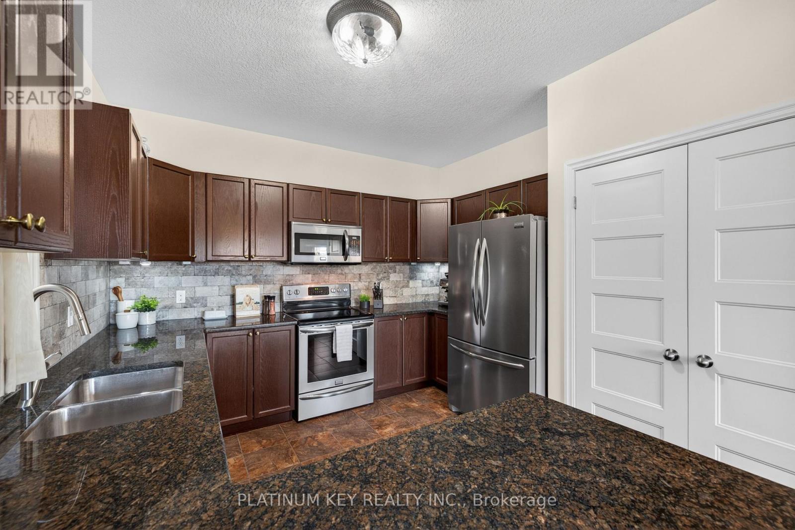 2682 Tokala Trail, London North, Ontario  N6G 5B4 - Photo 13 - X12976922