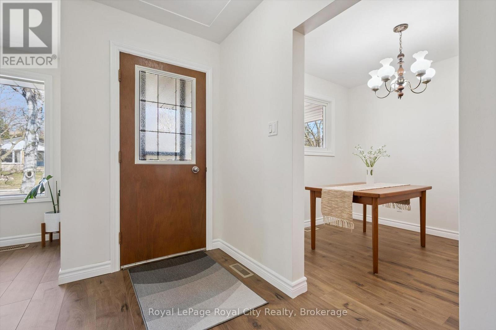 16 Kenwood Crescent, Guelph (Junction/onward Willow), Ontario  N1H 6E5 - Photo 5 - X12977064