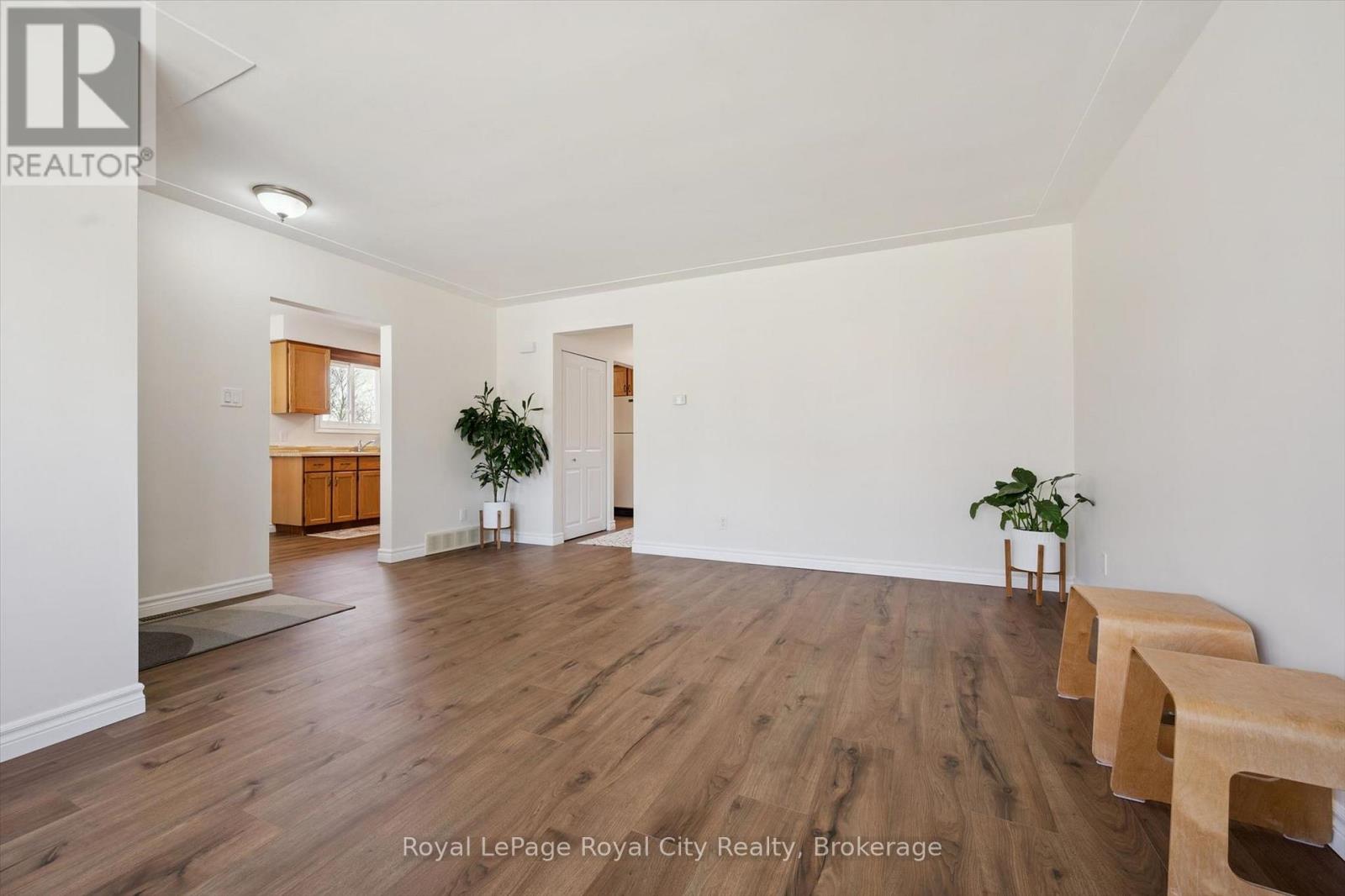 16 Kenwood Crescent, Guelph (Junction/onward Willow), Ontario  N1H 6E5 - Photo 8 - X12977064