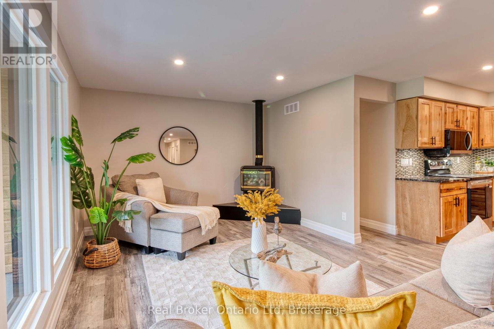 446 Isaac Street, South Bruce Peninsula, Ontario  N0H 2T0 - Photo 5 - X12977068