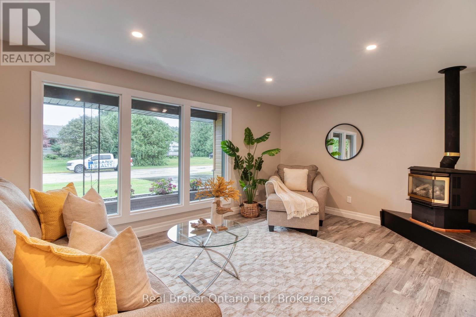 446 Isaac Street, South Bruce Peninsula, Ontario  N0H 2T0 - Photo 6 - X12977068