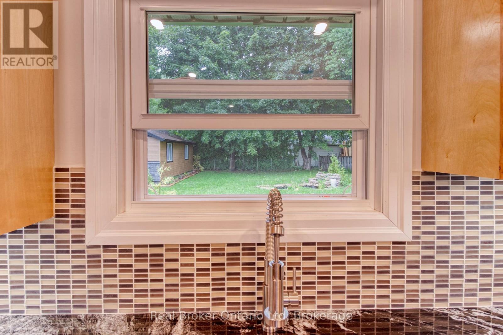 446 Isaac Street, South Bruce Peninsula, Ontario  N0H 2T0 - Photo 9 - X12977068