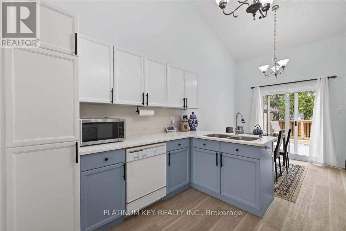 6 - 307 Metcalfe Street E, Strathroy-Caradoc, Ontario  N7G 0B3 - Photo 8 - X12976990