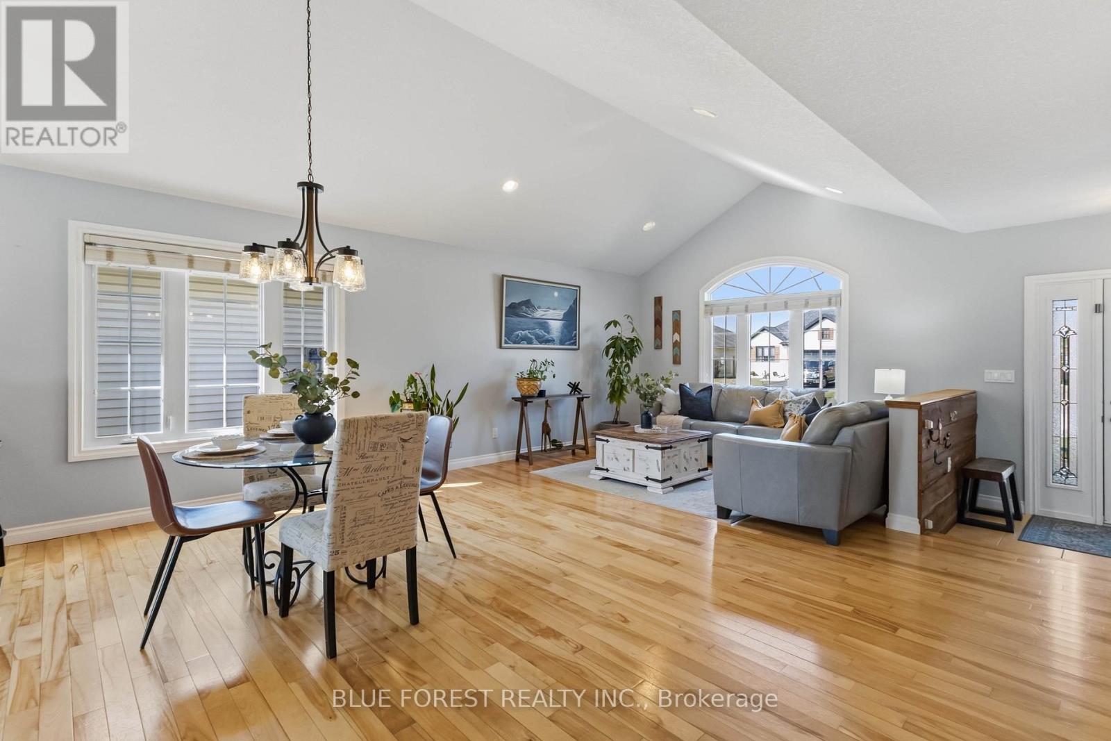 29 Holland Avenue, Aylmer, Ontario  N5H 3J2 - Photo 3 - X12977050