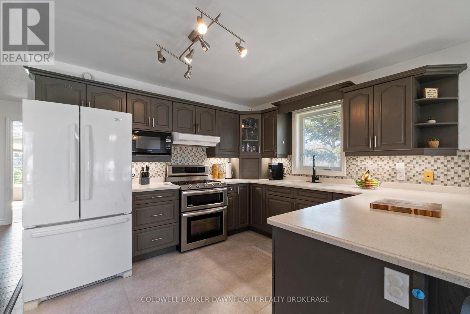 148 Broadway Street, North Middlesex, Ontario  N0M 2K0 - Photo 10 - X12977060