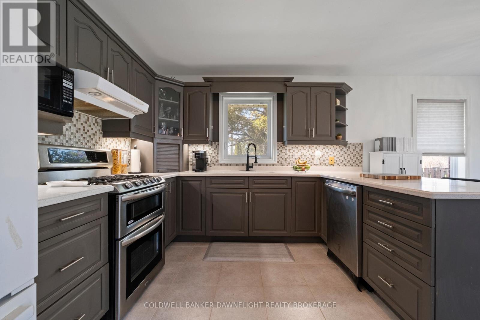 148 Broadway Street, North Middlesex, Ontario  N0M 2K0 - Photo 11 - X12977060