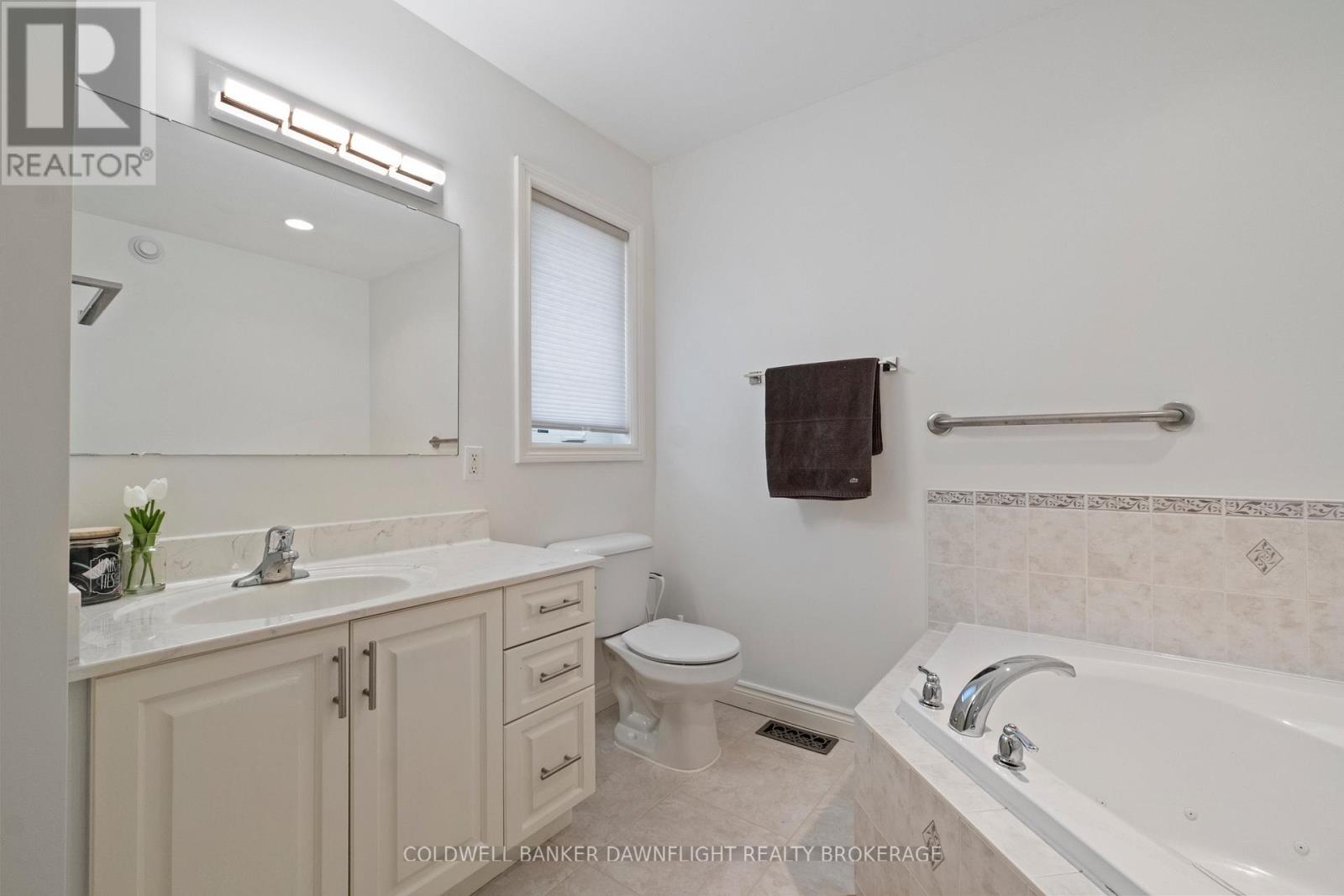 148 Broadway Street, North Middlesex, Ontario  N0M 2K0 - Photo 16 - X12977060