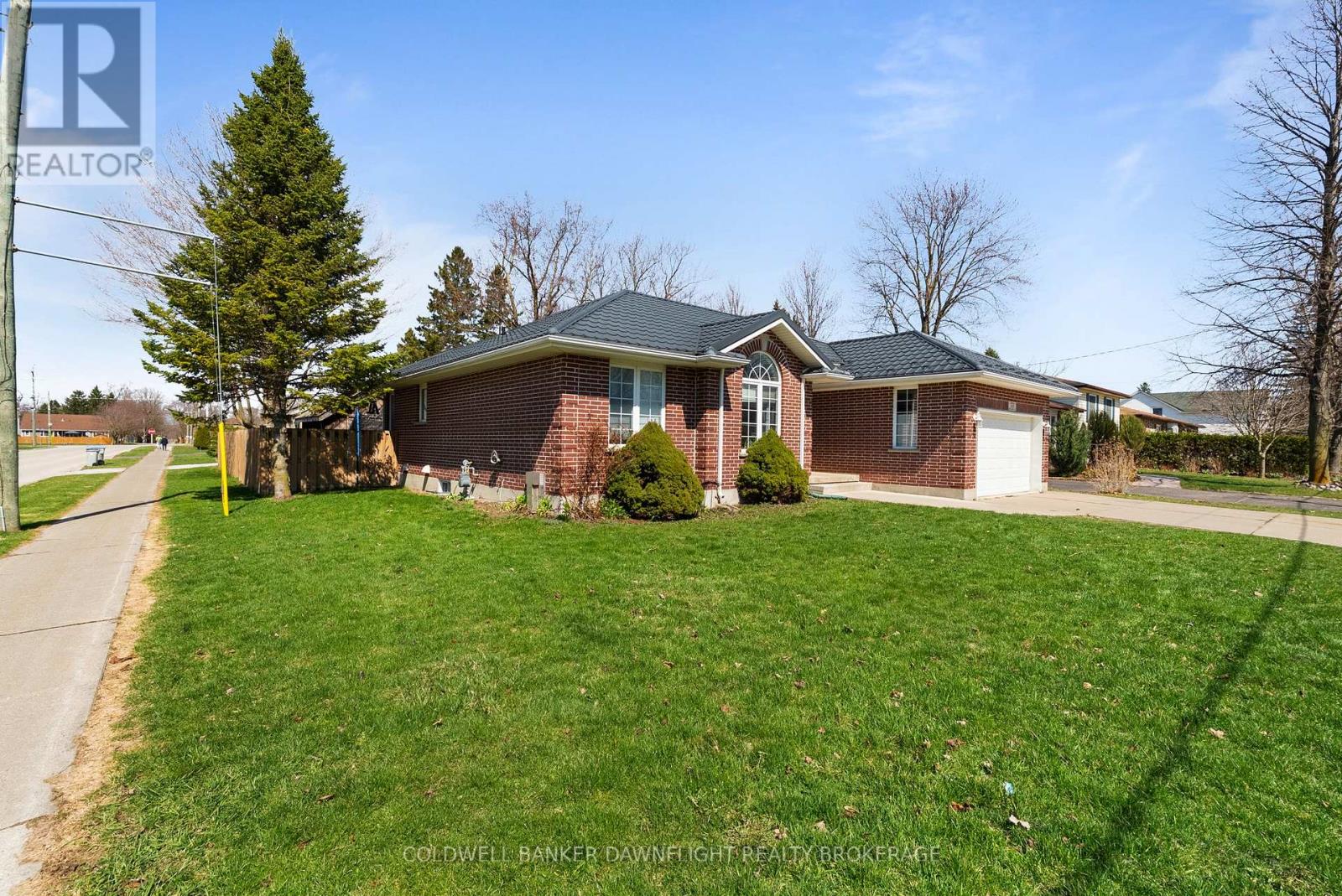 148 Broadway Street, North Middlesex, Ontario  N0M 2K0 - Photo 3 - X12977060