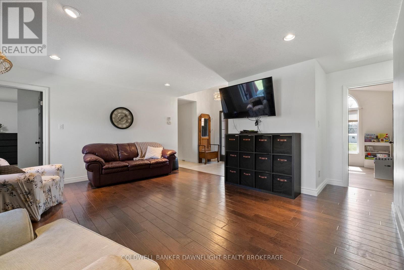 148 Broadway Street, North Middlesex, Ontario  N0M 2K0 - Photo 9 - X12977060