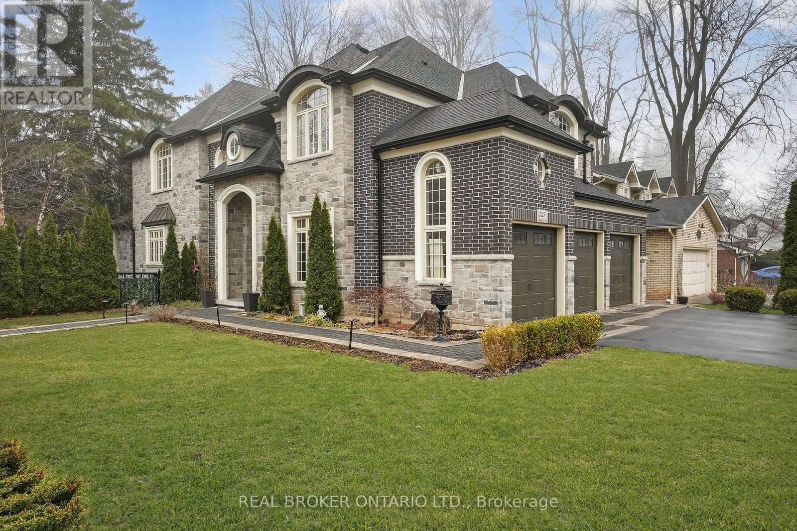 125 Central Drive, Hamilton, Ontario  L9G 2A3 - Photo 2 - X12976626